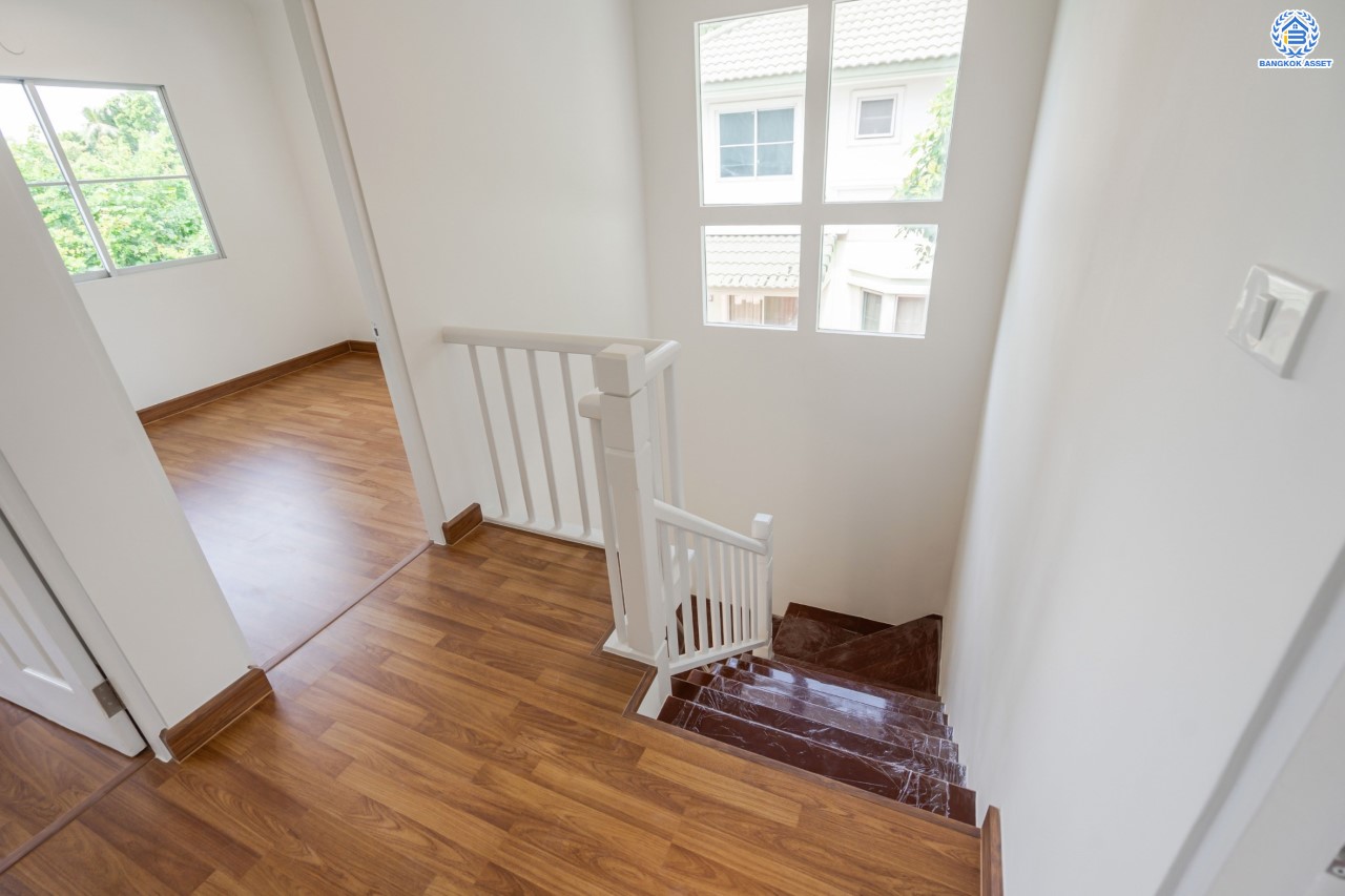 บ้านมือสองตกแต่งใหม่ ม.พฤกษ์ลดา1 บางใหญ่ บนเนื้อที่ 57 ตร.ว. ฟังก์ชัน 3 ห้องนอน 2 ห้องน้ำ 2 ที่จอดรถ ทำเลเดินทางสะดวก เชื่อมต่อถ.กาญจนาภิเษก เพียง 10 นาทีถึงรถไฟฟ้าสายสีม่วง "สถานีคลองบางไผ่" ใกล้เซ็นทรัลเวสต์เกต...